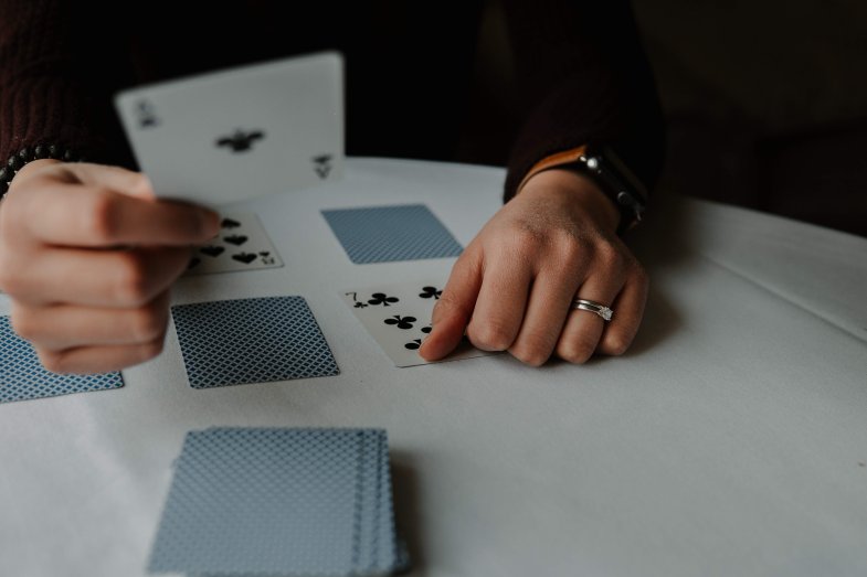 How to play solitaire online